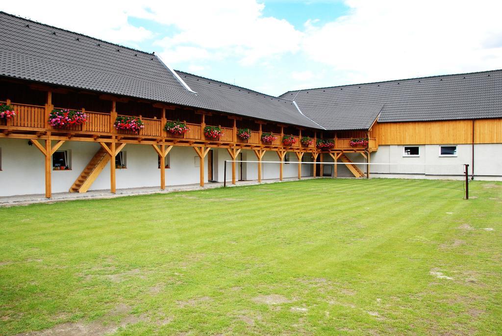 Statek 3 - Wellness & Spa Hotel Hluboka nad Vltavou Bagian luar foto