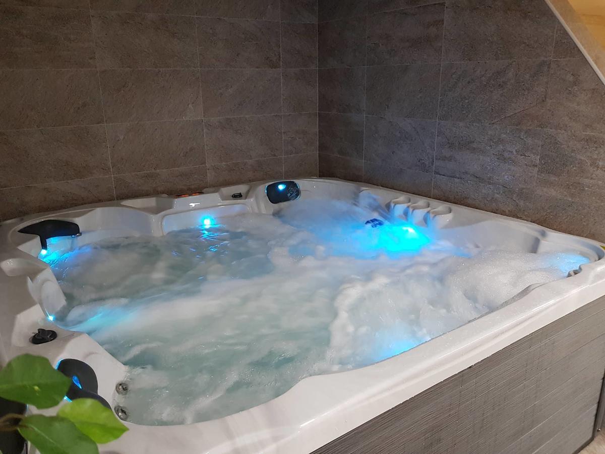 Statek 3 - Wellness & Spa Hotel Hluboka nad Vltavou Bagian luar foto